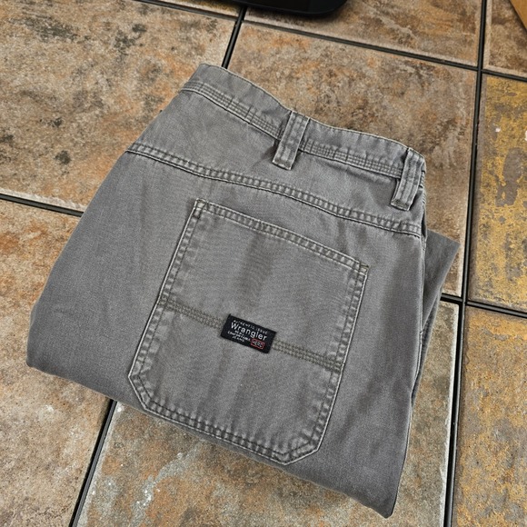 Wrangler Authentic Issue Cargo Pants Mens 42x32 Gray Comfortable Hero Jeans - Picture 1 of 8